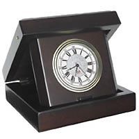 Reloj de mesa en caja de madera